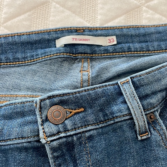 Levi’s 711 Jeans - Picture 4 of 6